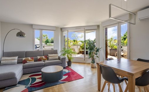 Apartment in Chateau de Vaucresson, Vaucresson, France 1