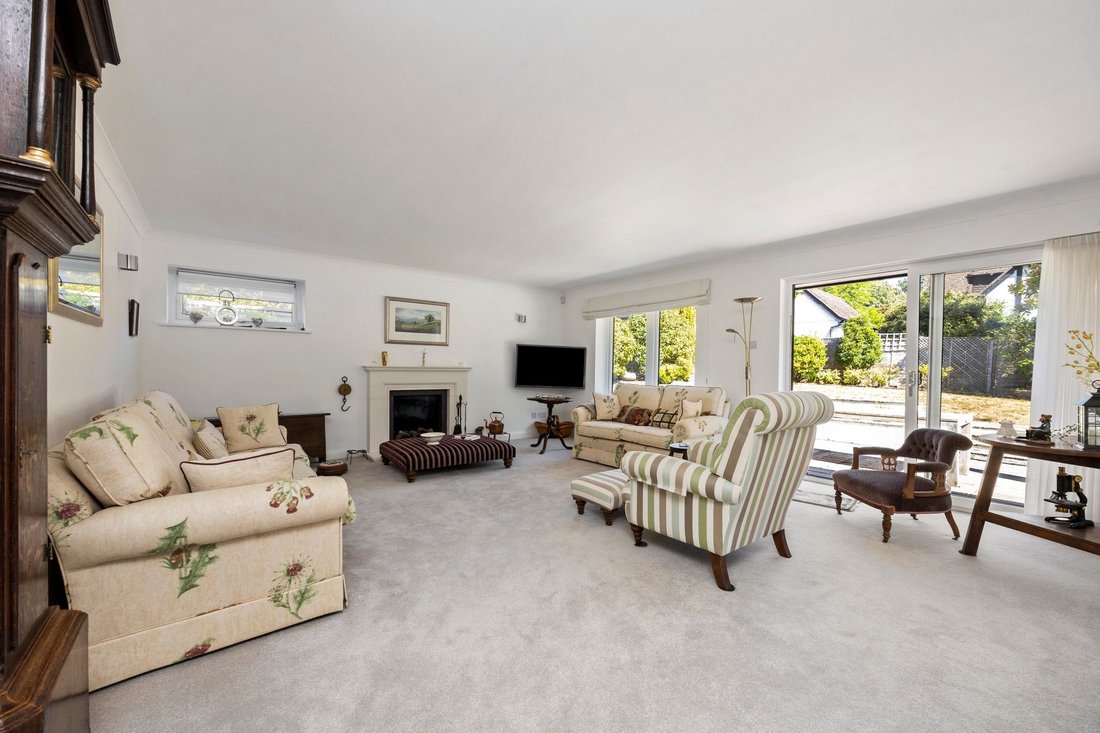 Bungalow in West Chiltington, England 4 - 18543777