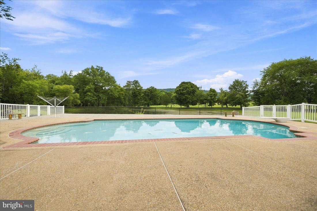 Purcellville, Virginia, United States 4 - 18544538