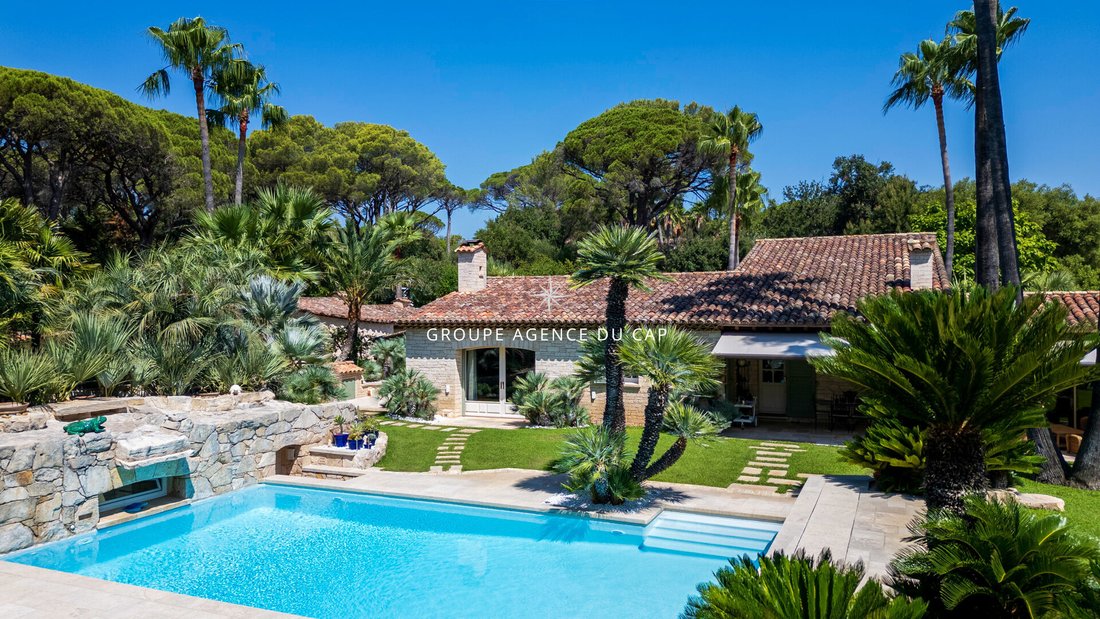 Villa in Le Dramont-Agay-Anthéor-Le Trayas, Saint-Raphaël, France 2 - 17263162