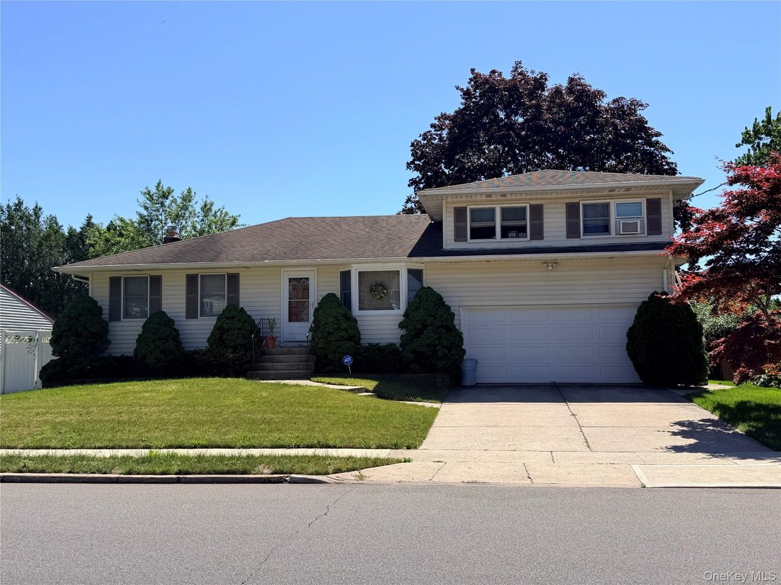 House in Lindenhurst, New York, United States 1 - 18543718