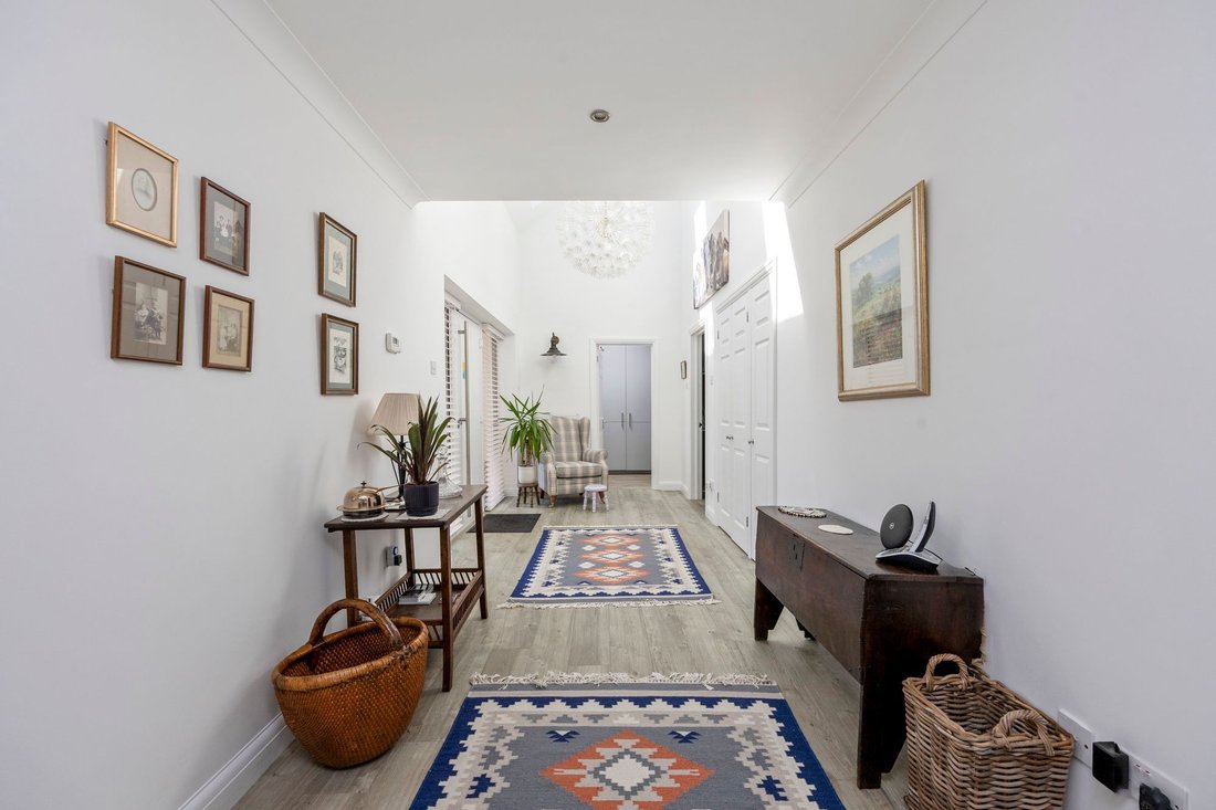 Bungalow in West Chiltington, England 5 - 18543777