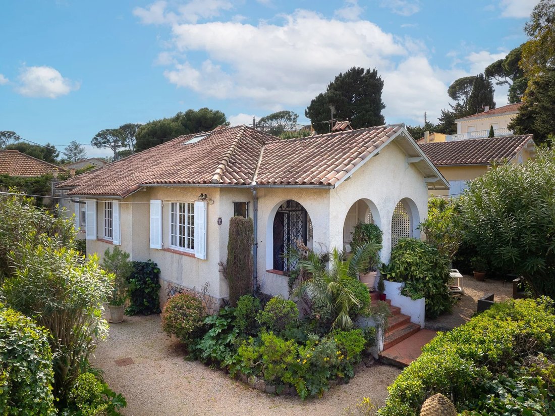 Villa in Antibes, Provence-Alpes-Côte d'Azur, France 2 - 18540990