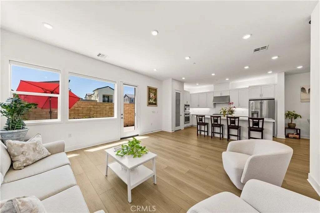 Condo in Irvine, California, United States 3 - 18540465
