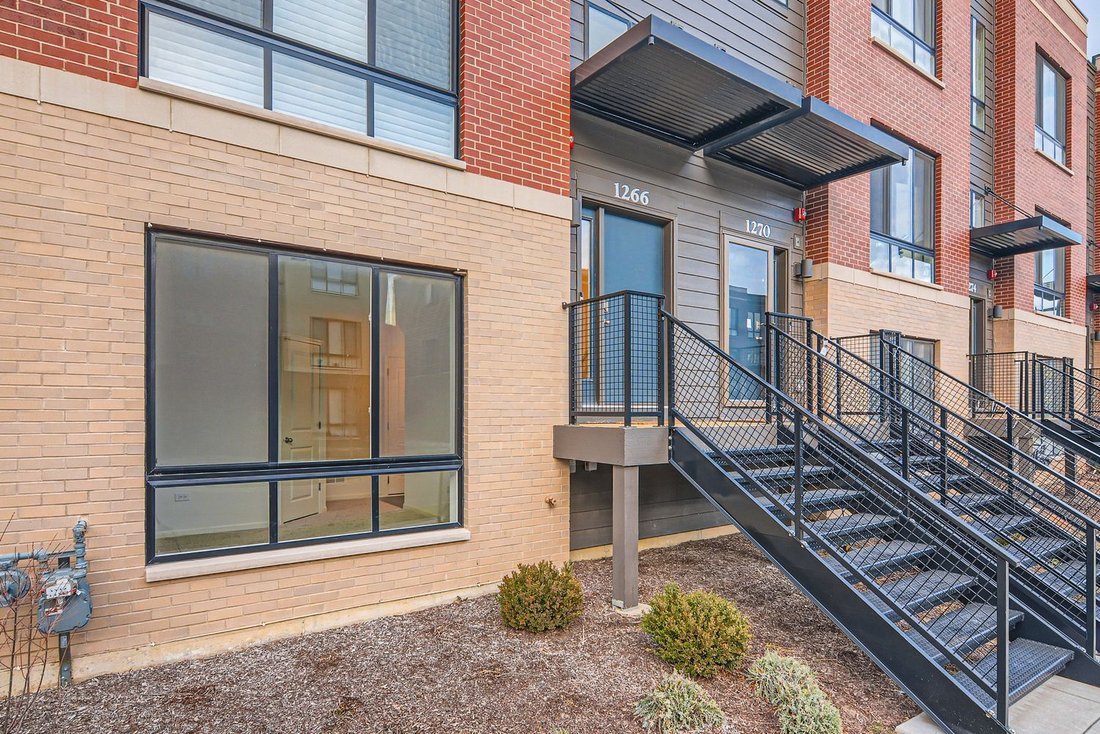 Townhouse in Schaumburg, Illinois, United States 4 - 18543011