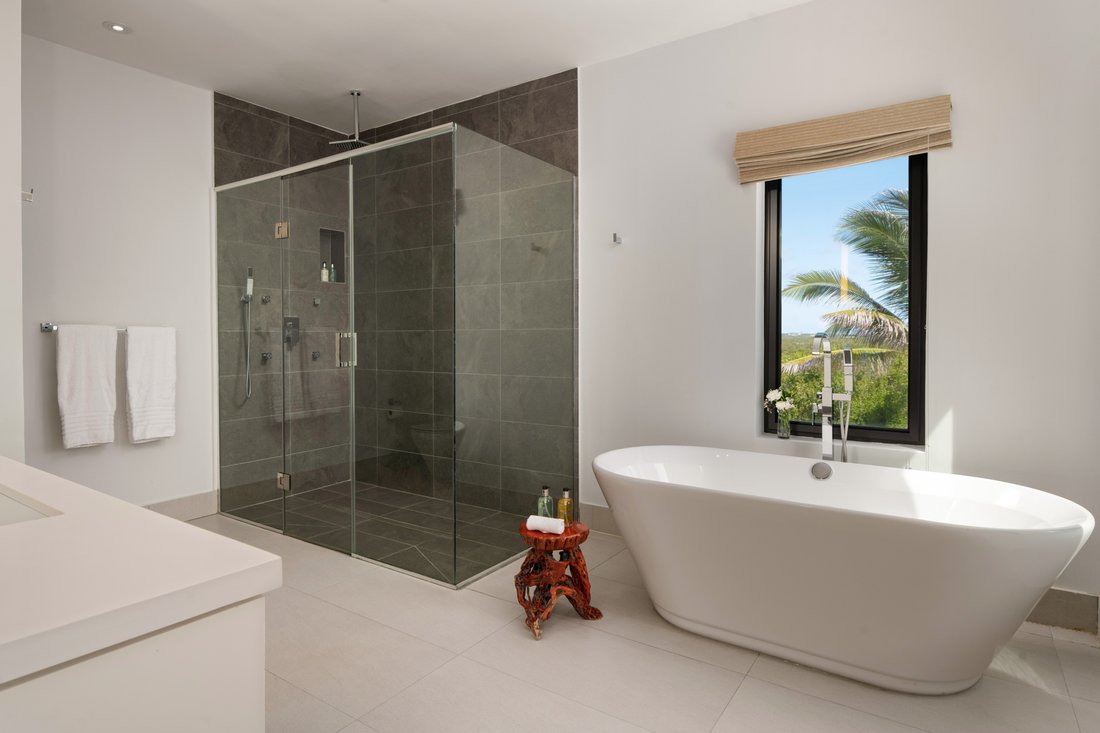 Villa in Long Bay Hills, Caicos Islands, Turks and Caicos Islands 2 - 18540683