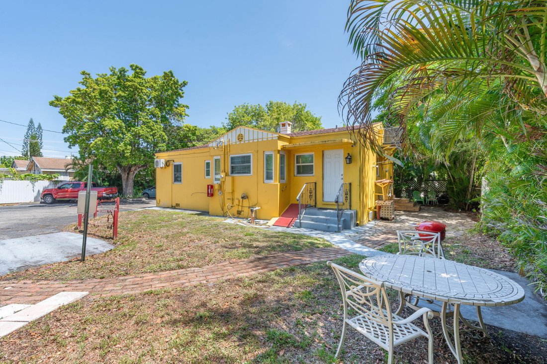 Hollywood, Florida, United States 3 - 18542702