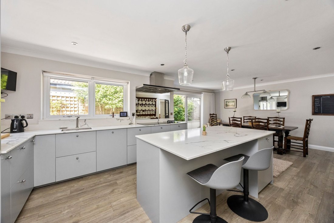 Bungalow in West Chiltington, England 2 - 18543777