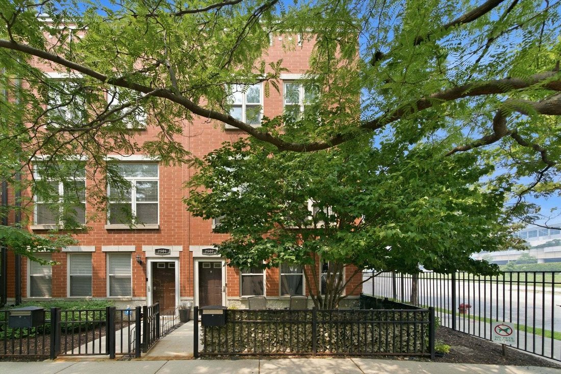 Townhouse in Chicago, Illinois, United States 1 - 18543081