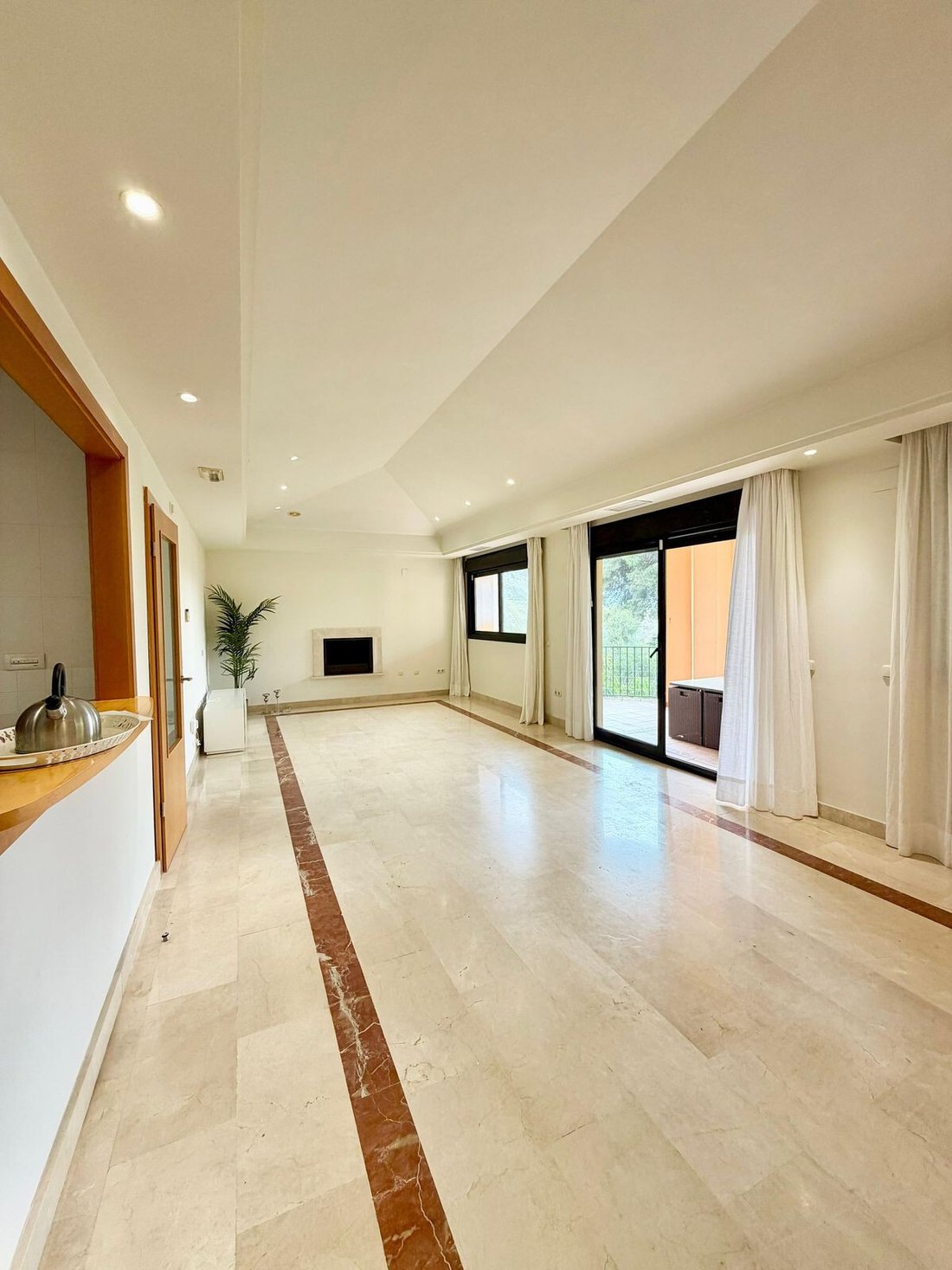 Apartment in Puerto Banus, Marbella, Spain 2 - 18540348