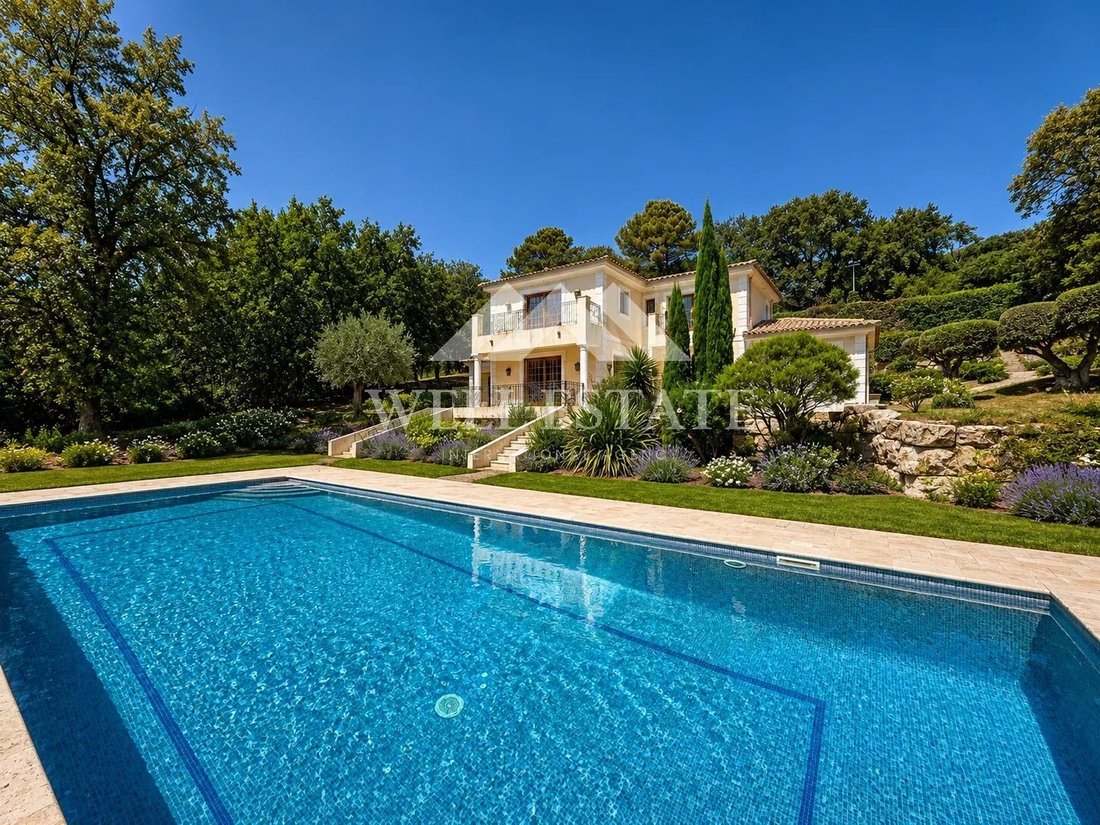 Estate in La Garde-Freinet, Provence-Alpes-Côte d'Azur, France 1 - 18544140