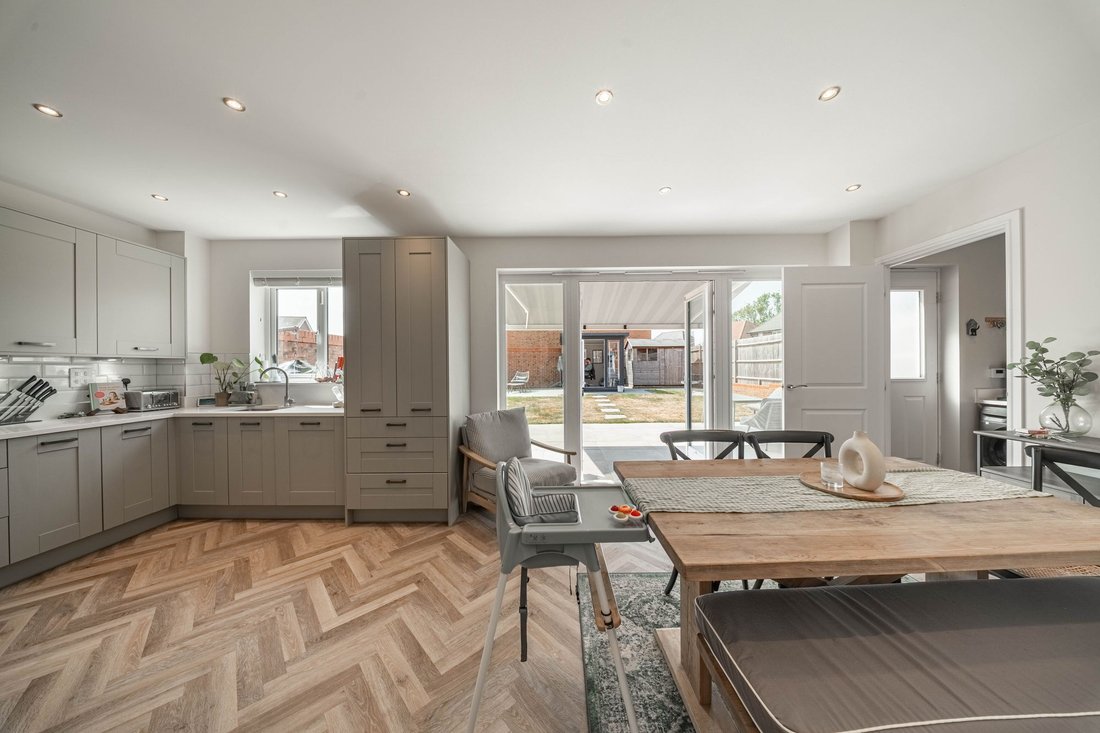 House in Haywards Heath, England 3 - 18540856