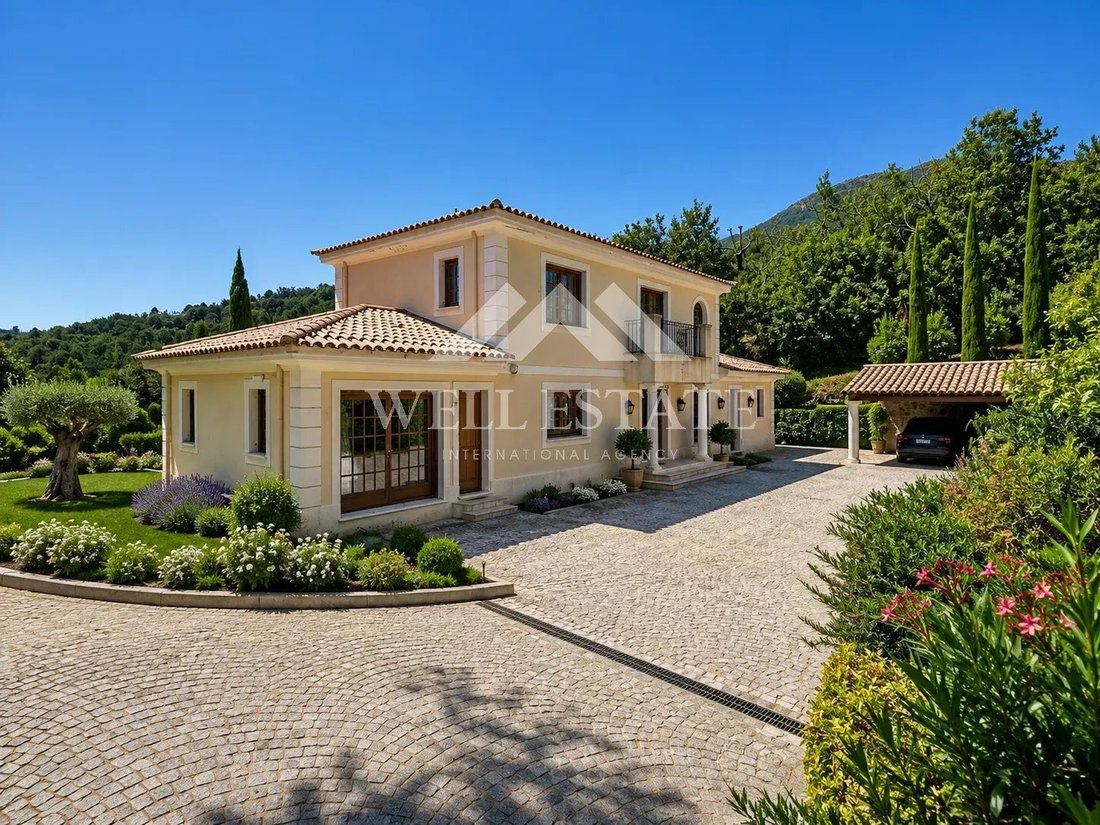 Estate in La Garde-Freinet, Provence-Alpes-Côte d'Azur, France 2 - 18544140