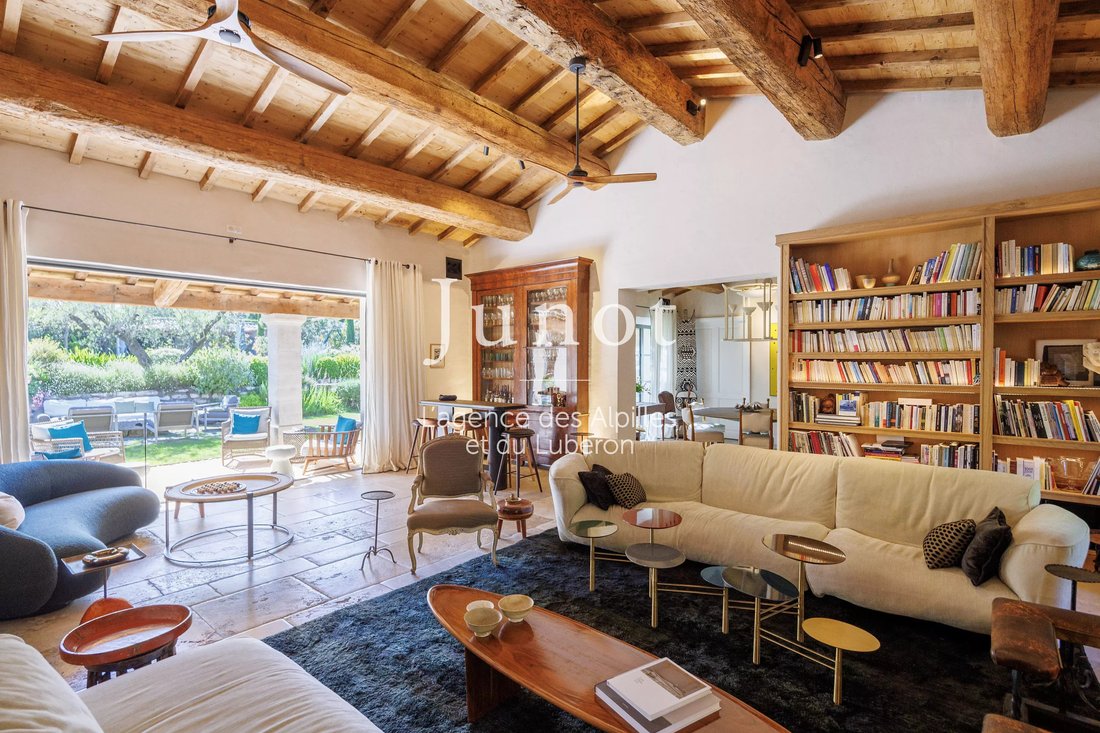 Estate in Paradou, Provence-Alpes-Côte d'Azur, France 4 - 18541265