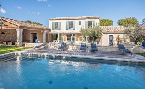 House in Saint-Rémy-de-Provence, Provence-Alpes-Côte d'Azur, France 1
