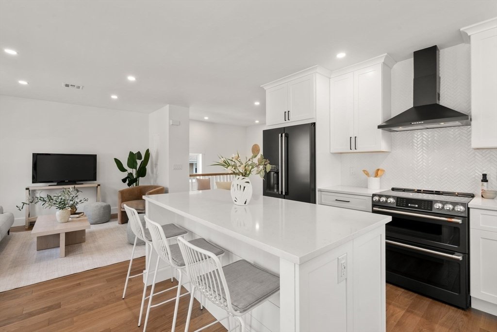 Condo in Watertown, Massachusetts, United States 3 - 18541065