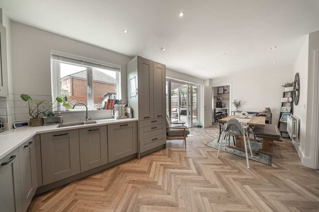 House in Haywards Heath, England 5 - 18540856