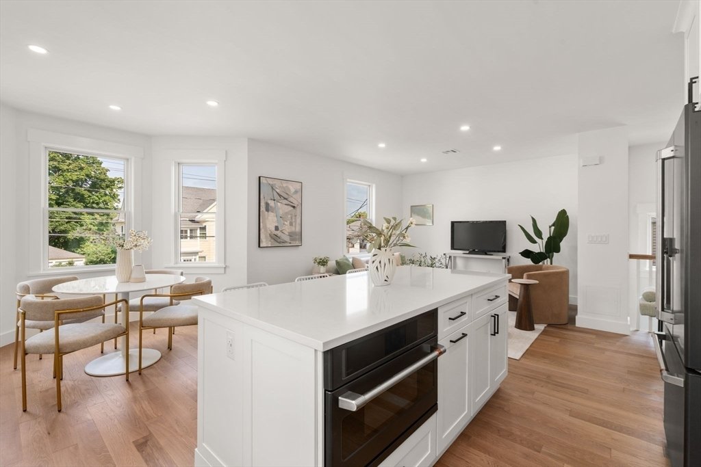 Condo in Watertown, Massachusetts, United States 4 - 18541065