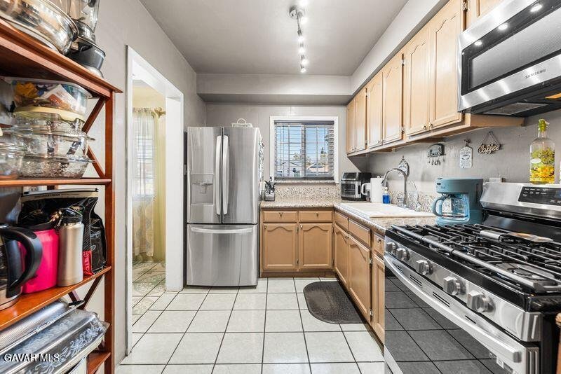 House in Lynwood, California, United States 4 - 18543787