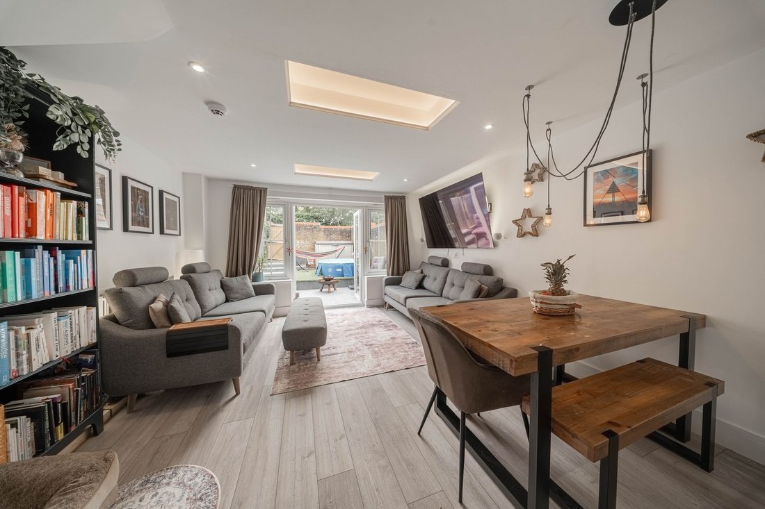 House in Haywards Heath, England 5 - 18540850