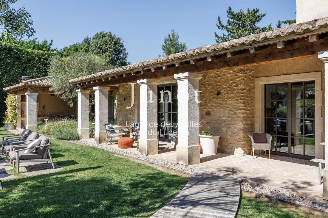 Estate in Paradou, Provence-Alpes-Côte d'Azur, France 3 - 18541265