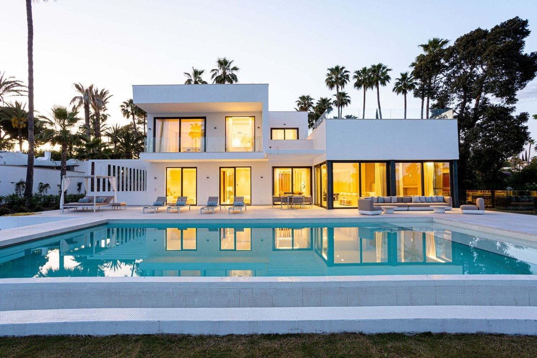 Villa a Estepona, Andalusia, Spagna 1 - 13616772