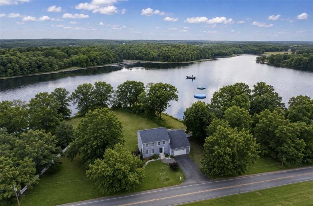 House in Johnston, Rhode Island, United States 3 - 18539385