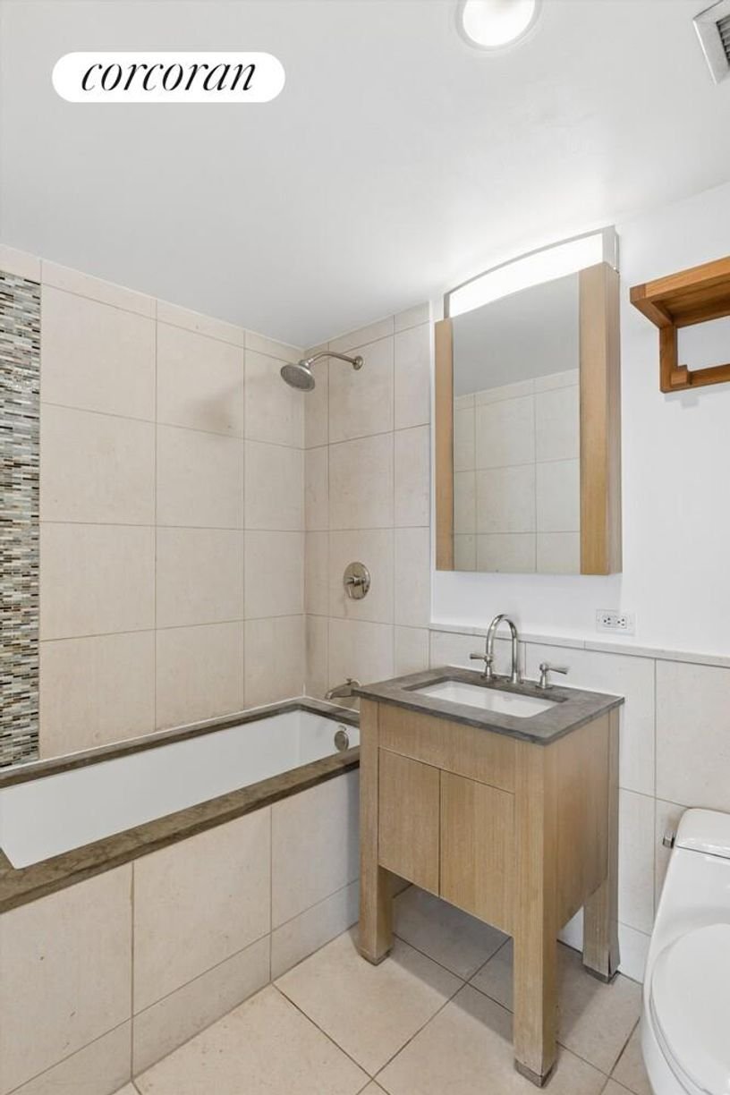 Condo in New York, New York, United States 5 - 18428624