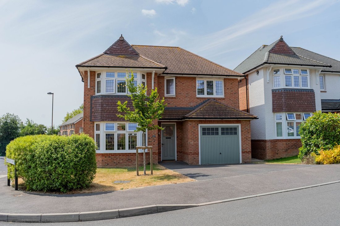House in Haywards Heath, England 1 - 18540856