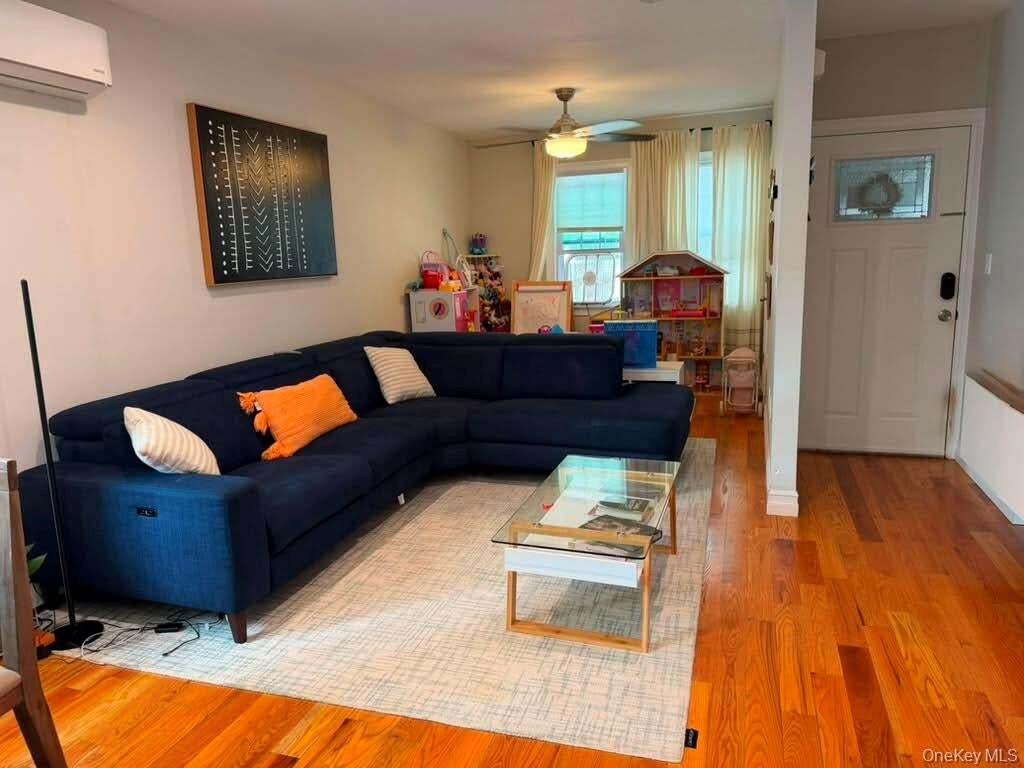 House in New York, New York, United States 4 - 18542261