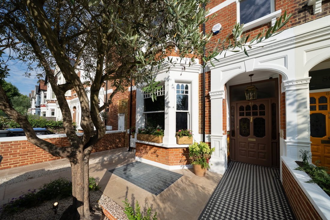House in Queens Park, Brent, England 5 - 18364974