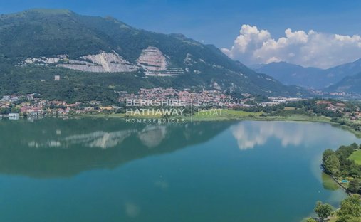 Villa in Bosisio Parini, Lombardy, Italy 1