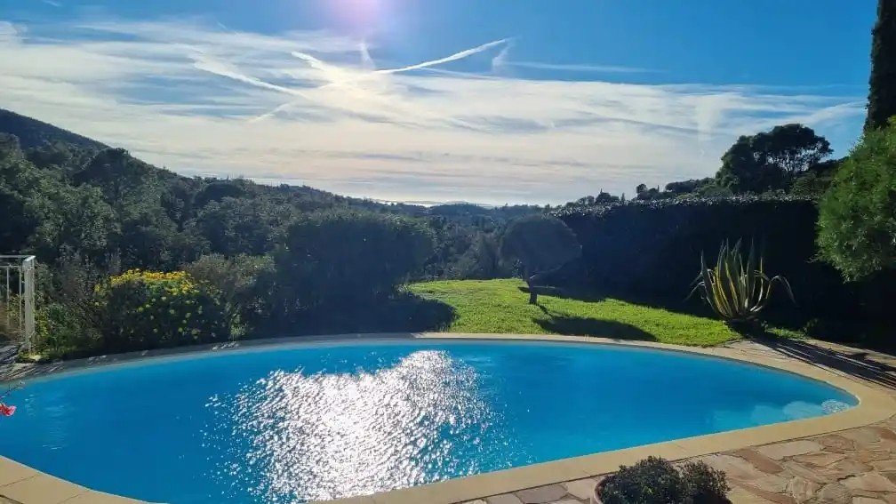 Villa in La Londe-les-Maures, Provence-Alpes-Côte d'Azur, France 1 - 18540061