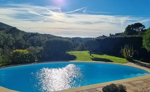 Villa in La Londe-les-Maures, Provence-Alpes-Côte d'Azur, France 1