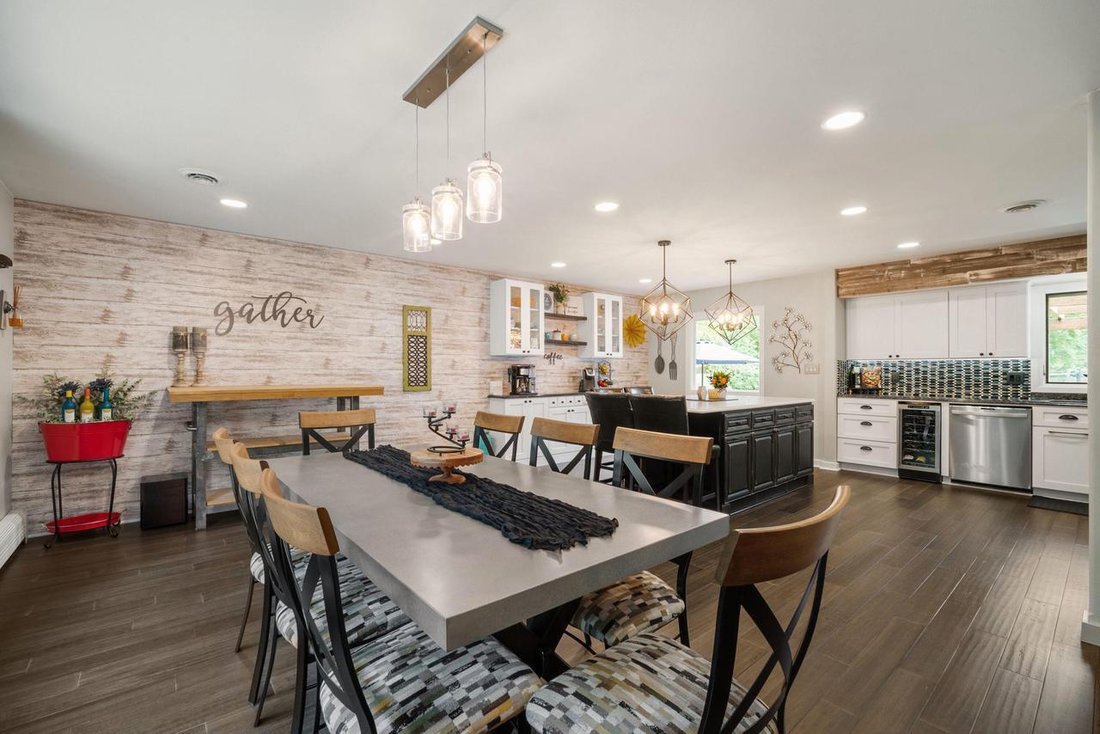 House in Hales Corners, Wisconsin, United States 5 - 18542146