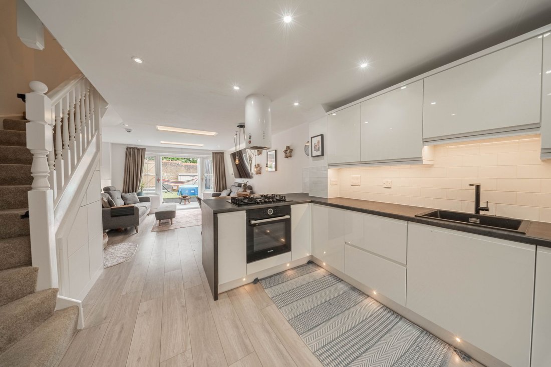 House in Haywards Heath, England 3 - 18540850