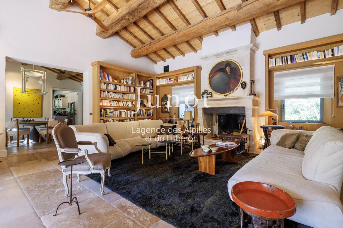 Estate in Paradou, Provence-Alpes-Côte d'Azur, France 5 - 18541265