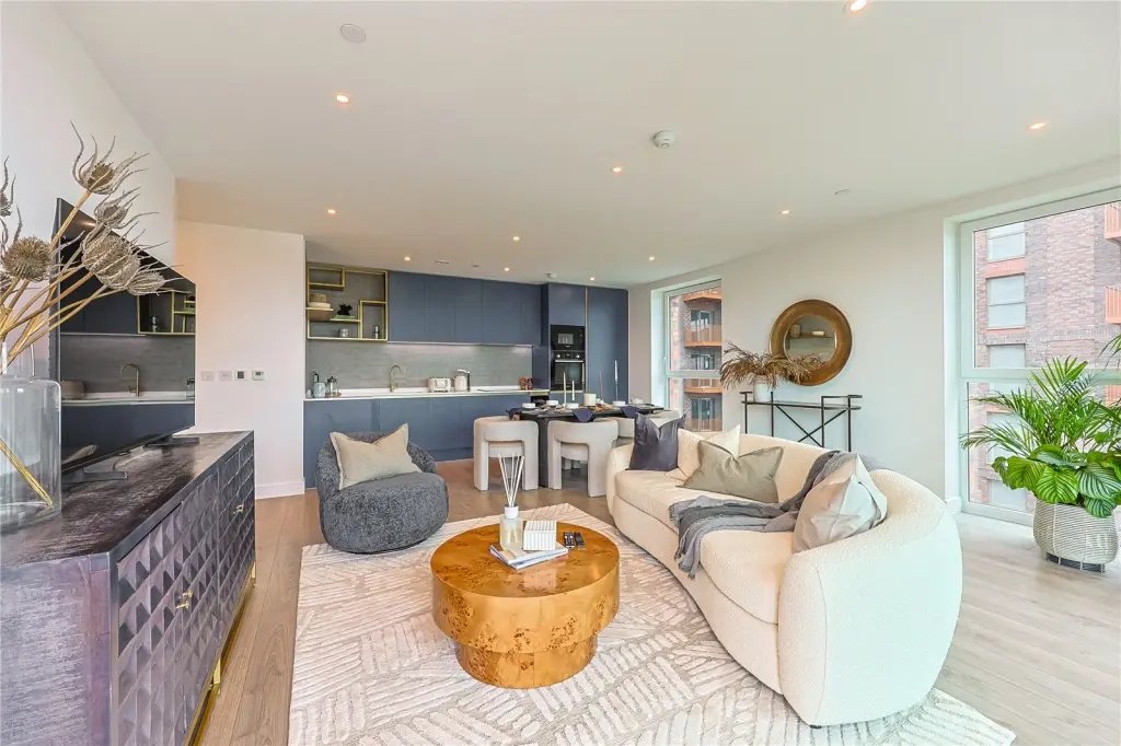 Apartment in Alperton, Brent, England 1 - 18539674