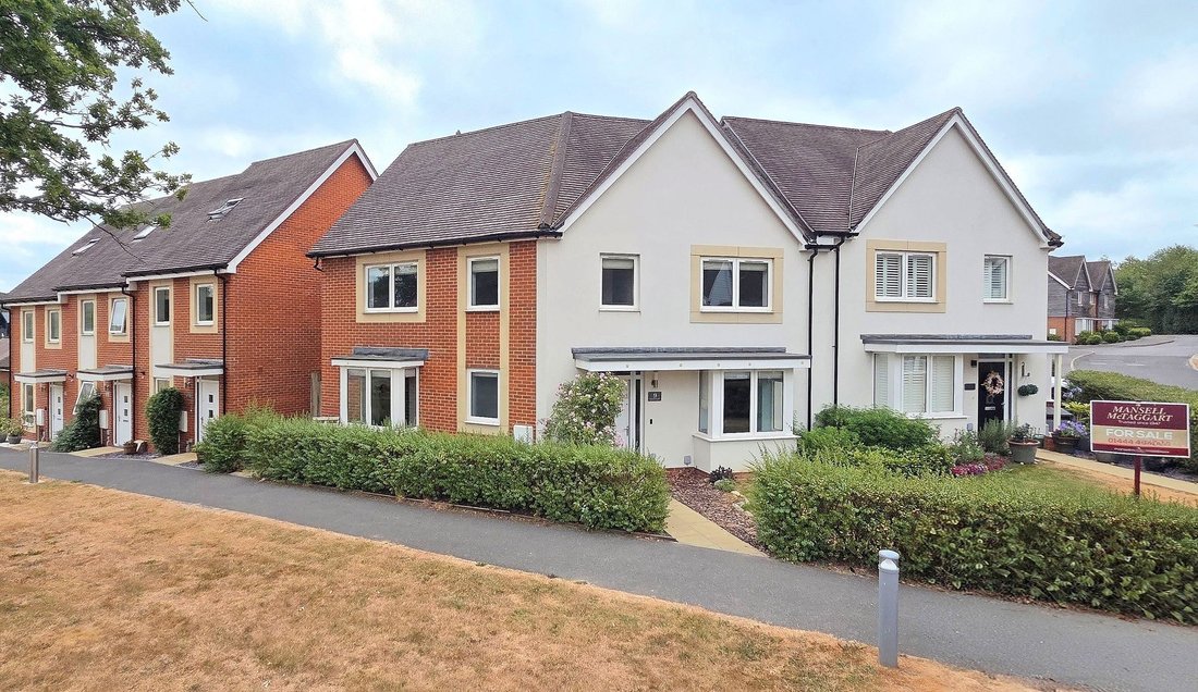 House in Walstead, Copthorne, England 1 - 18540735