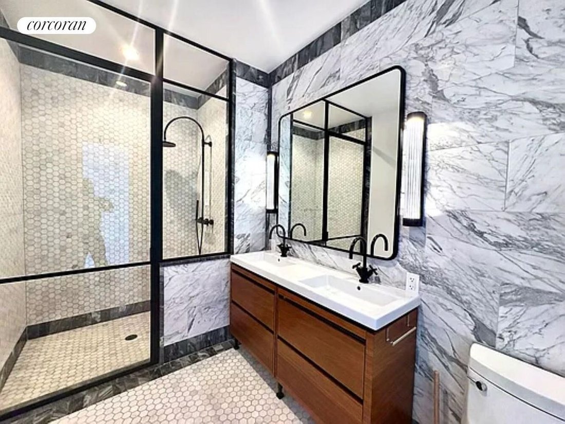 Condo in New York, New York, United States 5 - 18392973