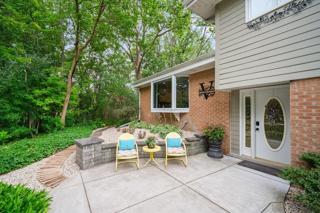 House in Hales Corners, Wisconsin, United States 3 - 18542146