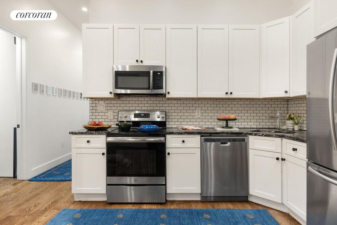 House in New York, New York, United States 4 - 17629409