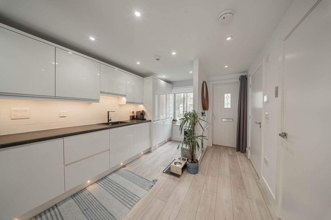 House in Haywards Heath, England 4 - 18540850