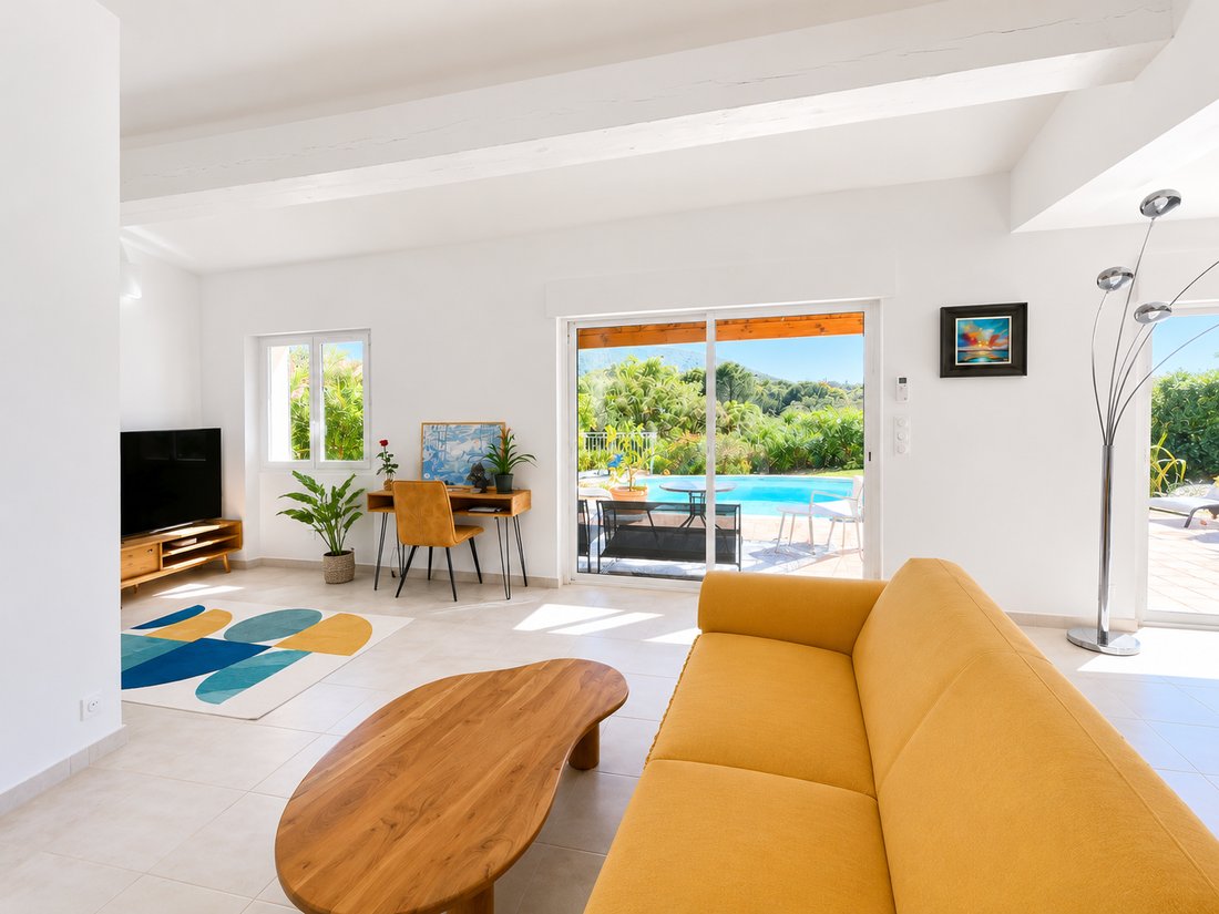 Villa in La Londe-les-Maures, Provence-Alpes-Côte d'Azur, France 2 - 18540061