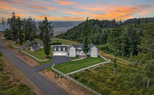 House in Elma, Washington, United States 1