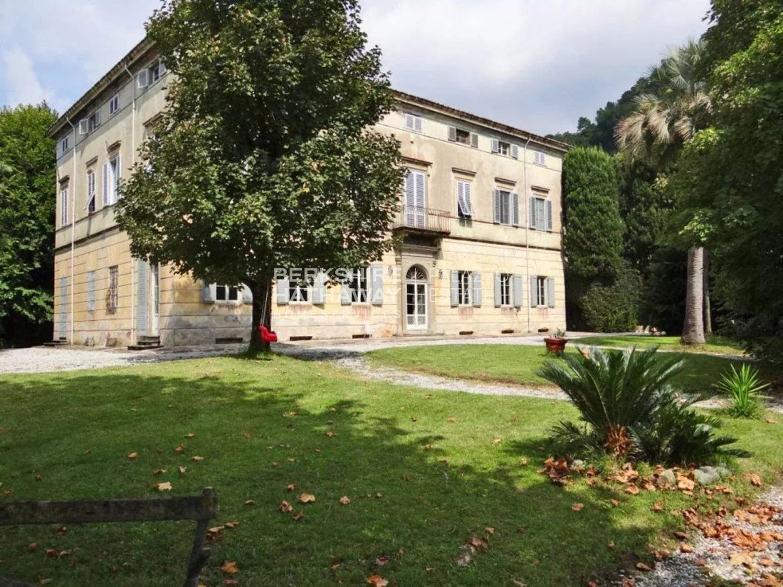 Villa in Historic Center, Lucca, Tuscany 3 - 18541384