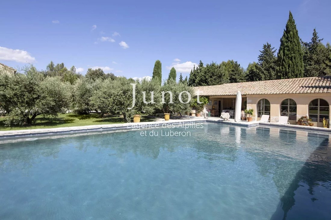 House in Saint-Rémy-de-Provence, Provence-Alpes-Côte d'Azur, France 4 - 18541275