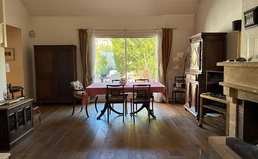 House in Sud, Le Mesnil-le-Roi, France 1