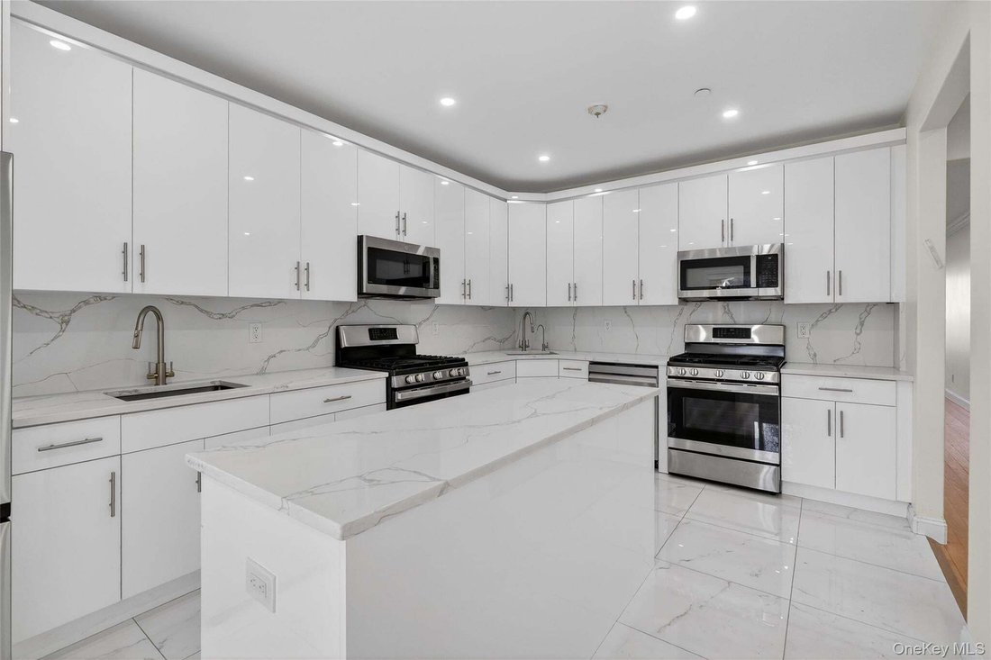Condo in Spring Valley, New York, United States 4 - 18540234