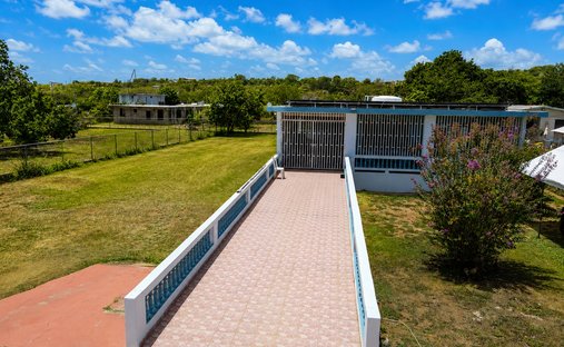 Casa en Bejucos, Isabela, Puerto Rico 1